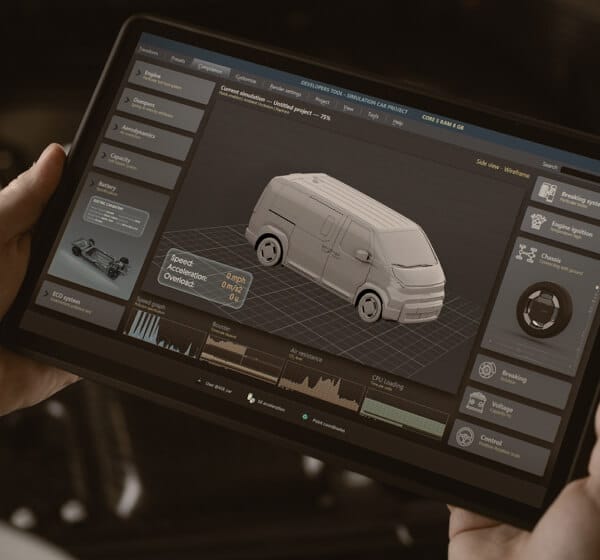 Hände halten ein Tablet, das ein 3D-Modell eines Fahrzeugs mit Diagnose- und Systemdaten zeigt.